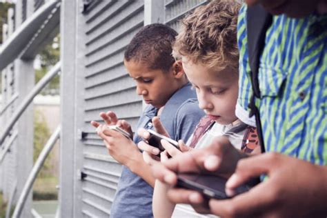 4 Best Phones for Kids: A Parent’s Guide [2025]