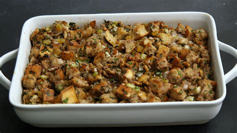 Video: No-Fail Signature Thanksgiving Stuffing | Martha Stewart