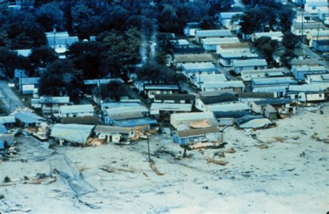 File:Hurricane Hugo mobile home damage.jpg - Wikimedia Commons