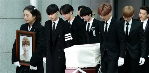 Jonghyun’s Funeral Attended By His SHINee Bandmates | Jonghyun, Kim ...