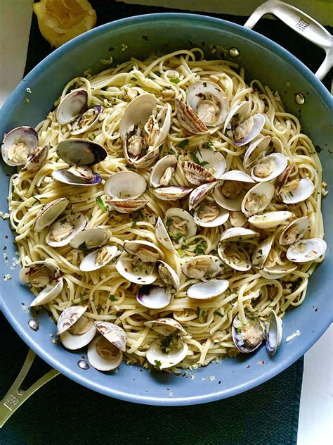 Linguine with Clams - Hungry Happens