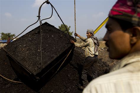 Fresh Coal Crisis Looms in India as Miner Adds Curbs - Bloomberg