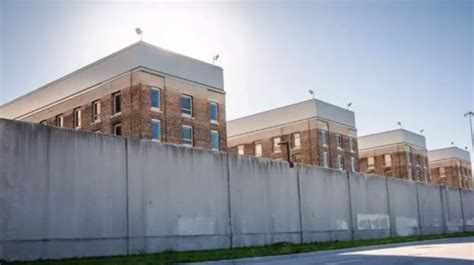 Cook County Jail Demolishes Dormitories for Recreational Space