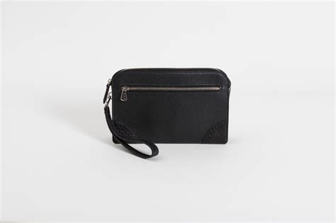 Mens pouch - black Leather edges rounded and scraped by hand in Milano