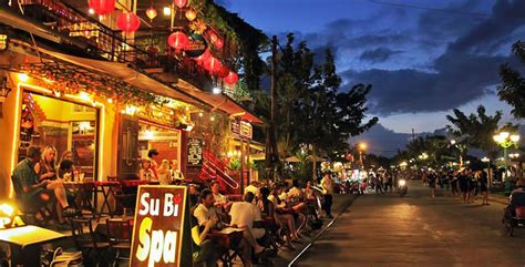 Hoi An night markets: a must-see in the old city