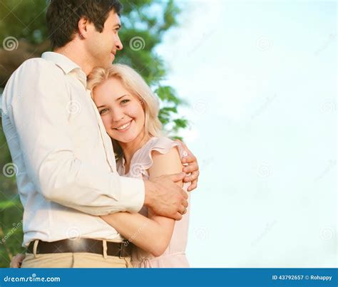 Sweet Lovely Couple Images - werohmedia