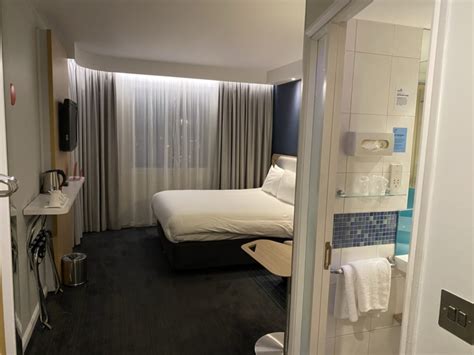 Review: the Holiday Inn Express hotel at Luton Airport