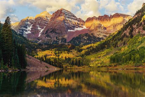 Maroon Bells and Lake at Sunrise, Colorado, USA - Alidays