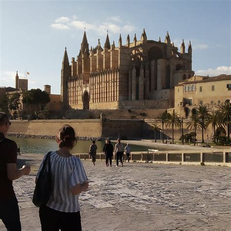 Walk Around the Old Town of Palma de Mallorca - live online tour from Palma