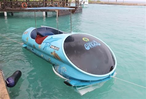 Best of the Maldives: Kids Glass Bottom Boat – Bandos - Maldives Complete Blog