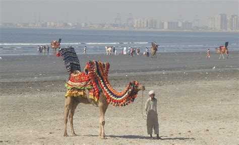 KARACHI-The city of lights: Karachi beaches