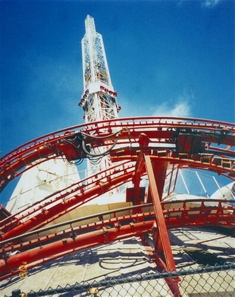 "Big Shot" ride & now defunct "High Roller" roller coaster on the ...