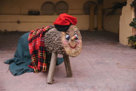 The History of Caga Tió, Catalonia's Weirdest Christmas Tradition