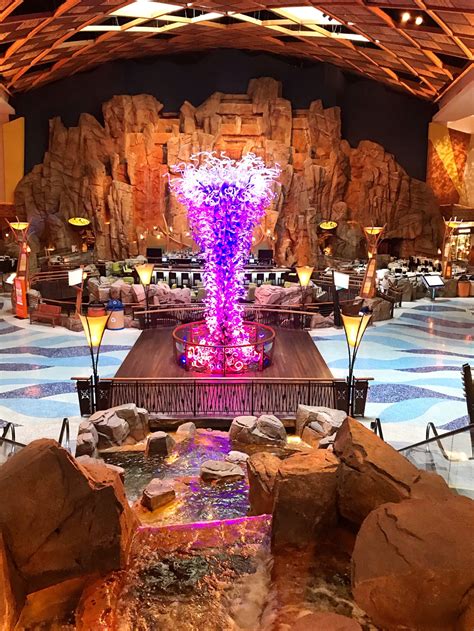 Mohegan Sun: Casino & Resort | Hotel Review - Meko Valentino - Travel & Lifestyle Blog