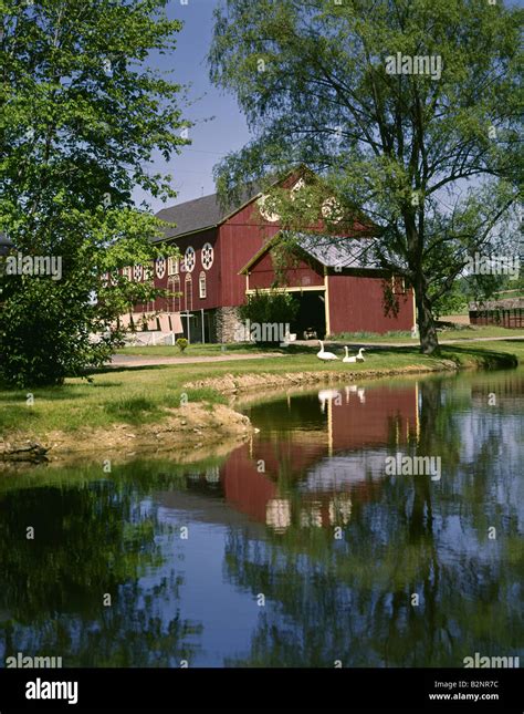 Pennsylvania dutch barn hex sign hi-res stock photography and images ...