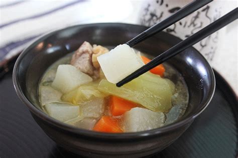 Daikon Radish with Carrot and Salted Vegetable Soup | foodelicacy