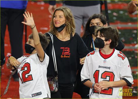 Watch the Adorable Moment Tom Brady Sees His Kids After Winning Super ...