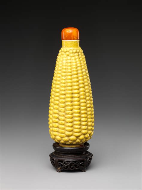 Snuff bottle in the shape of corn | China | Qing dynasty (1644–1911), Qianlong period (1736–95 ...