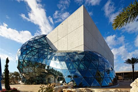 Das architektonisch beeindruckende Dalí Museum in St. Pete/Clearwater feiert 10-jähriges ...