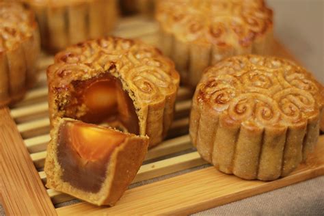 Traditional Mooncakes (月饼) | TheZongHan | Recipe | Moon cake, Almond ...