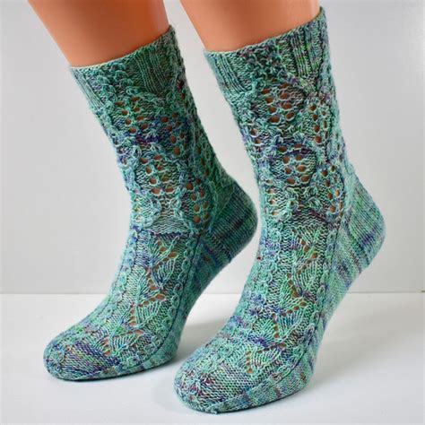 Cabled sock knitting pattern PDF - Treeship