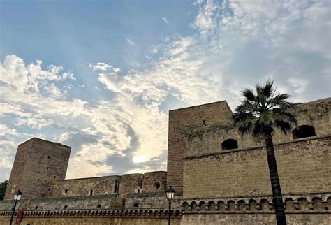 Bari Vecchia: Old Town in the New City - Lions in the Piazza