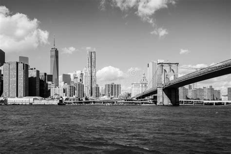 Pont De Manhattan Et De Brooklyn Noir Et Blanc, New York Photo stock ...