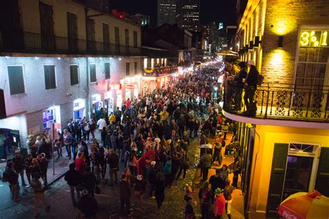 Bourbon Street Balcony Party | Mardi Gras 2016 | Bourbon Vieux Review