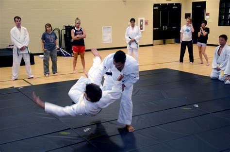 Judo Club offers self-defense training, theological instruction – Cardinal & Cream