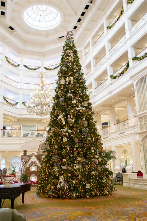 PHOTOS: Disney's Grand Floridian Resort & Spa Christmas Tree and Decorations Arrive for 2019 ...