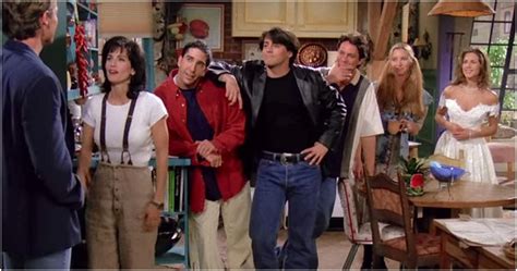 Friends: 10 Hidden Details Fans Never Noticed About The First Episode