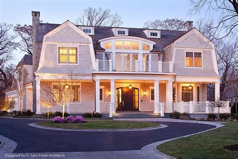 an image of a beautiful house at night