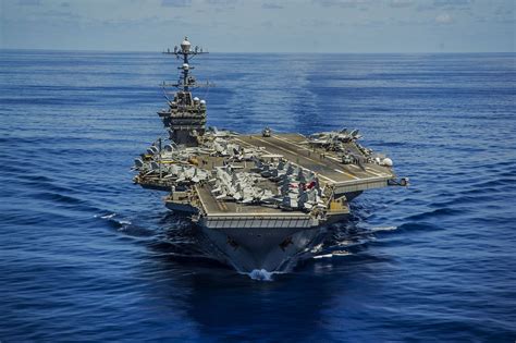 Nimitz-class aircraft carrier USS George Washington (CVN 73). | Navy ships, Aircraft carrier ...