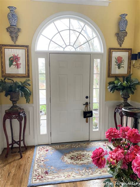 Feature Friday: Debbie's Colorful Traditional Home - Southern Hospitality