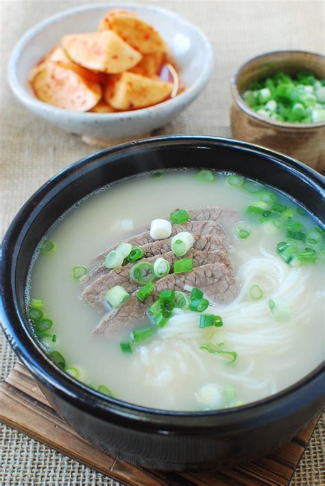 Seolleongtang (beef bone soup)