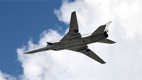 Supersonic strike bomber Tu-22M3 crash-lands in Russia’s northwest — RT ...