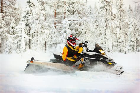 7 Best Snowmobile Jackets in 2022: Tried & Tested Jackets