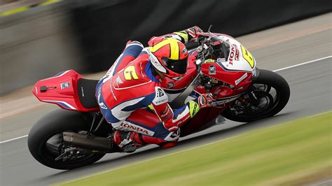 British Superbikes news - Redding completes Donington hat-trick in Race ...