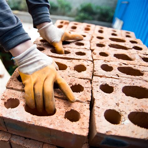 How much does it cost to hire a bricklayer? | Service.com.au