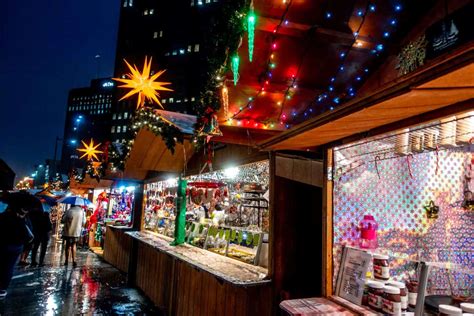 Where to See Impressive Christmas Lights in Philadelphia