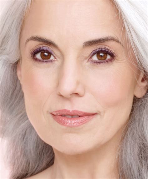 Pin von Lillybeth: A Beautiful Educati auf Makeup For Silver (Grey) Hair | Schönheitshacks ...