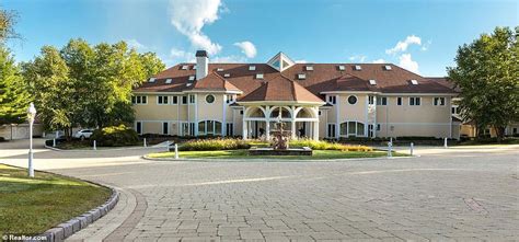 50 Cent sells Connecticut mansion at a $15.5M loss for $3M and donates ...