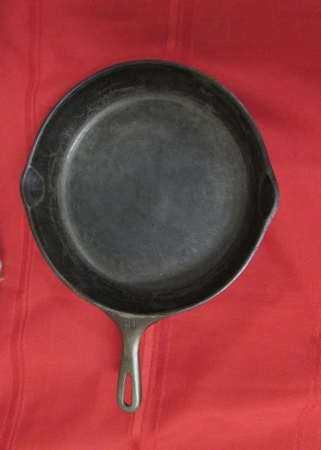 Lot Detail - TWO CAST IRON SKILLETS