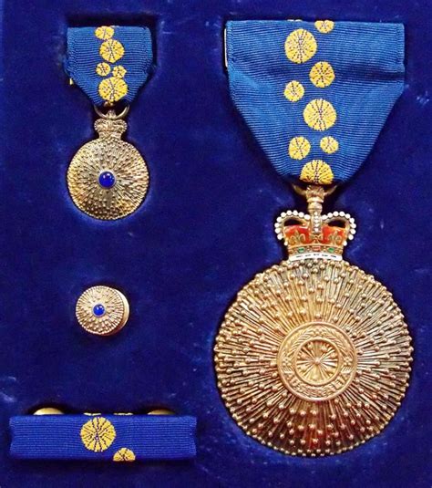 **SOLD** Medal of the Order of Australia, cased with miniature and ribbon bars | JB Military ...