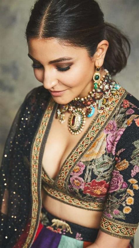 Top 5 Sabyasachi Blouse Designs For This Wedding Season