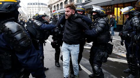 French Police Crack Down on ‘Yellow Vests’ With Tear Gas and Over a Thousand Arrests - The New ...