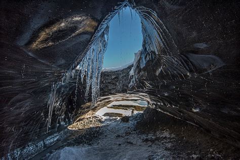 Ice caves tours in Iceland are highly dangerous