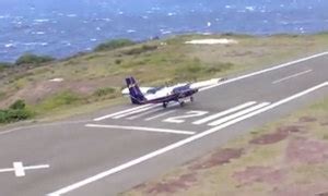 FRIDAY FLYING VIDEO: Saba Airport - Australian Flying