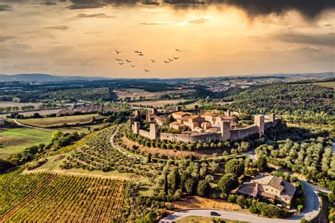 The 7 Best Italy Bike Tours Through Wine Country