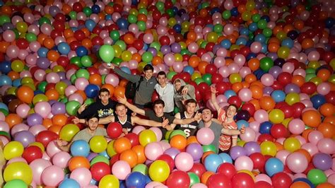 CRAZY 12,000 BALLOON SENIOR PRANK - YouTube